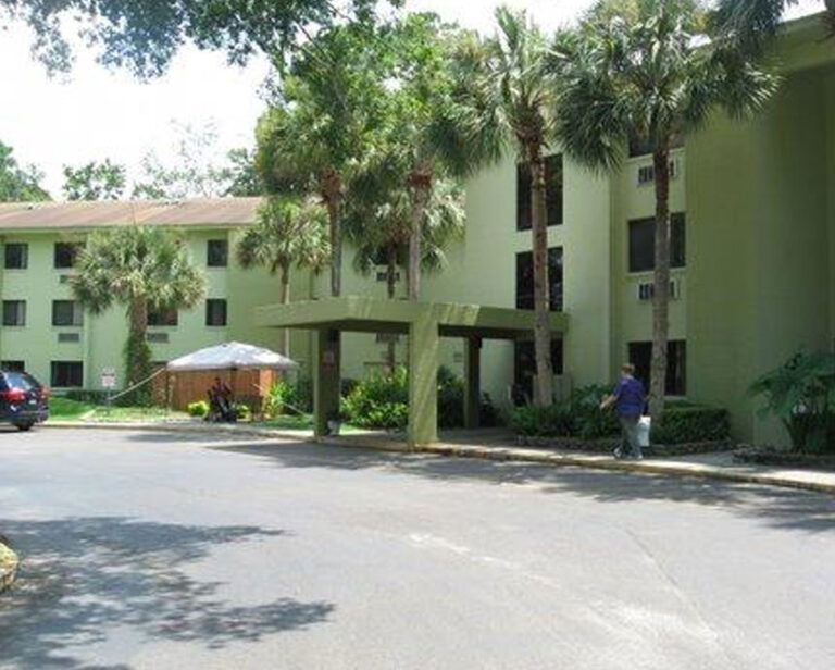 Pine Grove Apartments VOA Florida